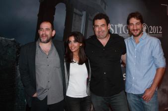 director y protagonistas de Invasor