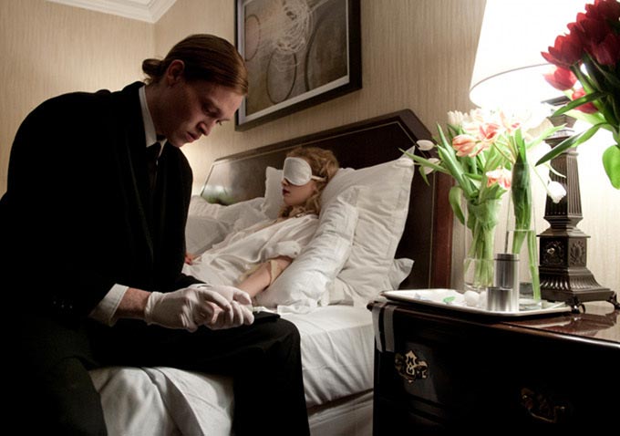 Los famosos son los nuevos dioses en Antiviral, sus enfermedades se venden como objetos de lujo